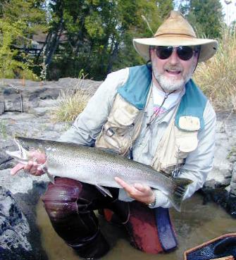 chuck wagnerand Rogue lightning bolt / trout and steelhead fly fishing / McKenzie River fly fishing guide